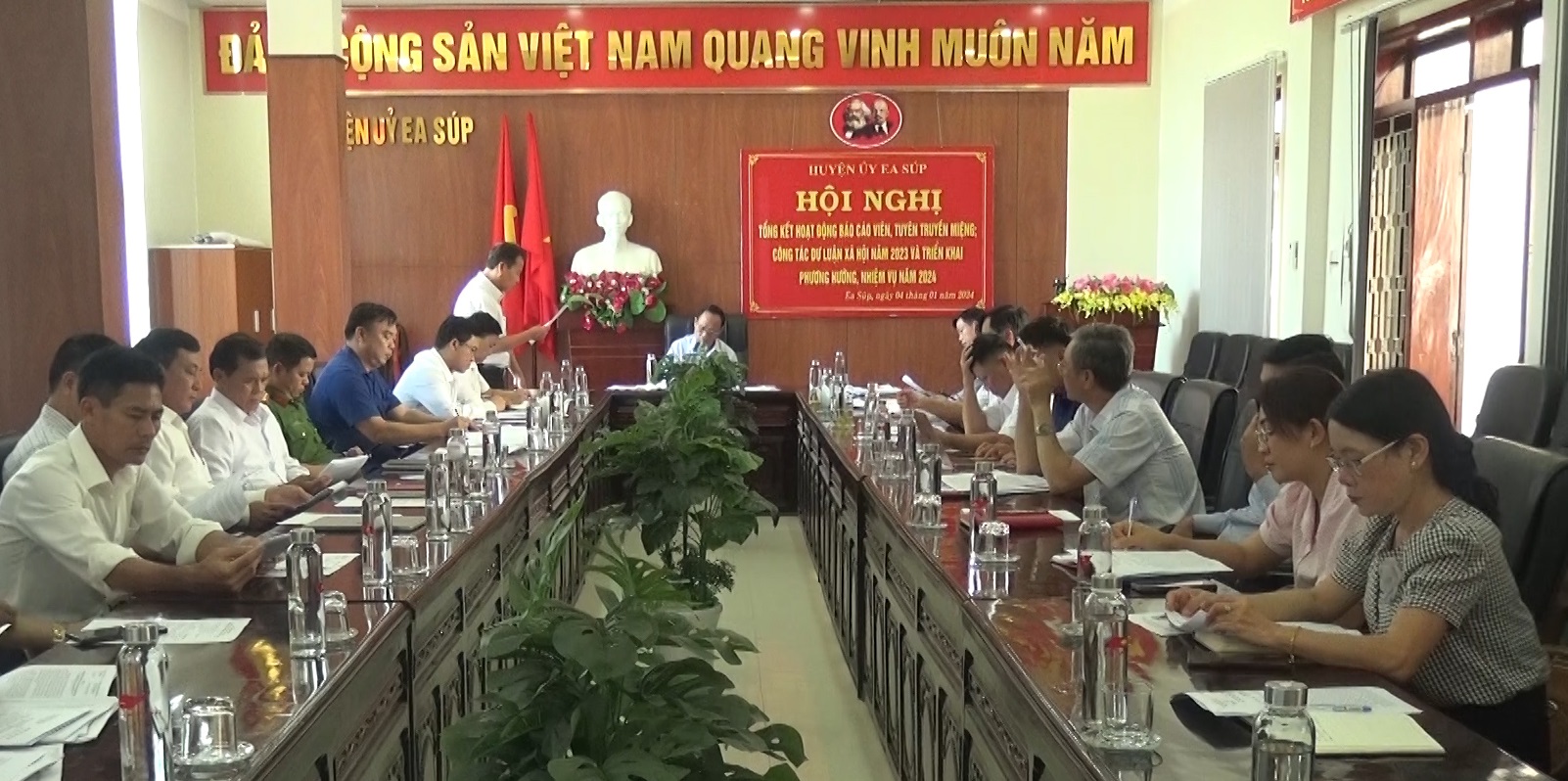 QUANG CẢNH HỘI NGHỊ (1)